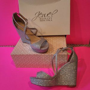 BADGLEY MISCHKA  NEW  silver shoes size 8